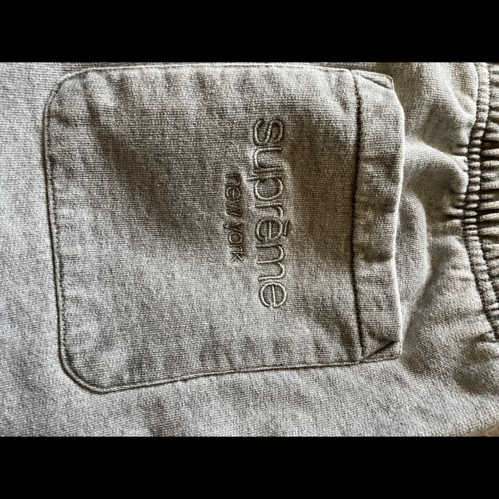 Supreme shorts. Men like new. Grey sweatshorts